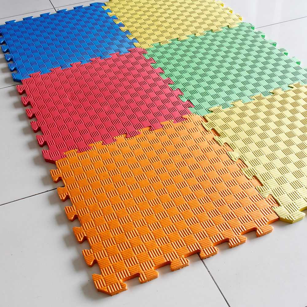 Anaokulları için tatami minder uygulaması yapılan güvenli ve renkli çocuk oyun alanı.
